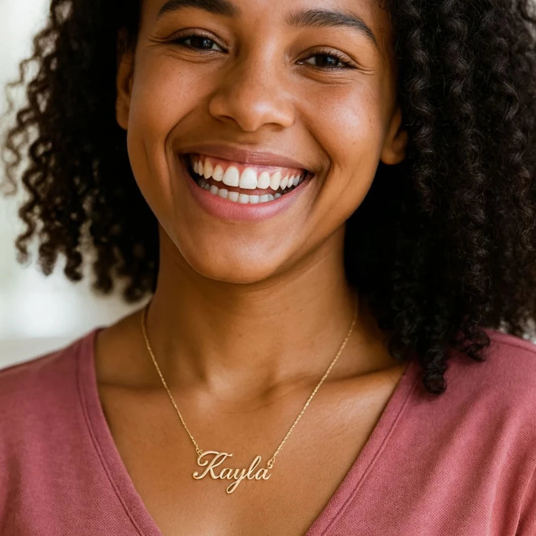 Photo Femme souriante collier Kayla